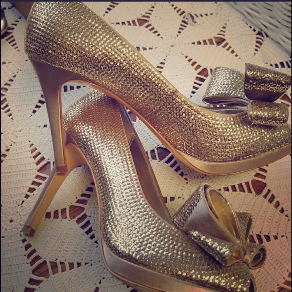 Gold sparkle heels with a gold bow